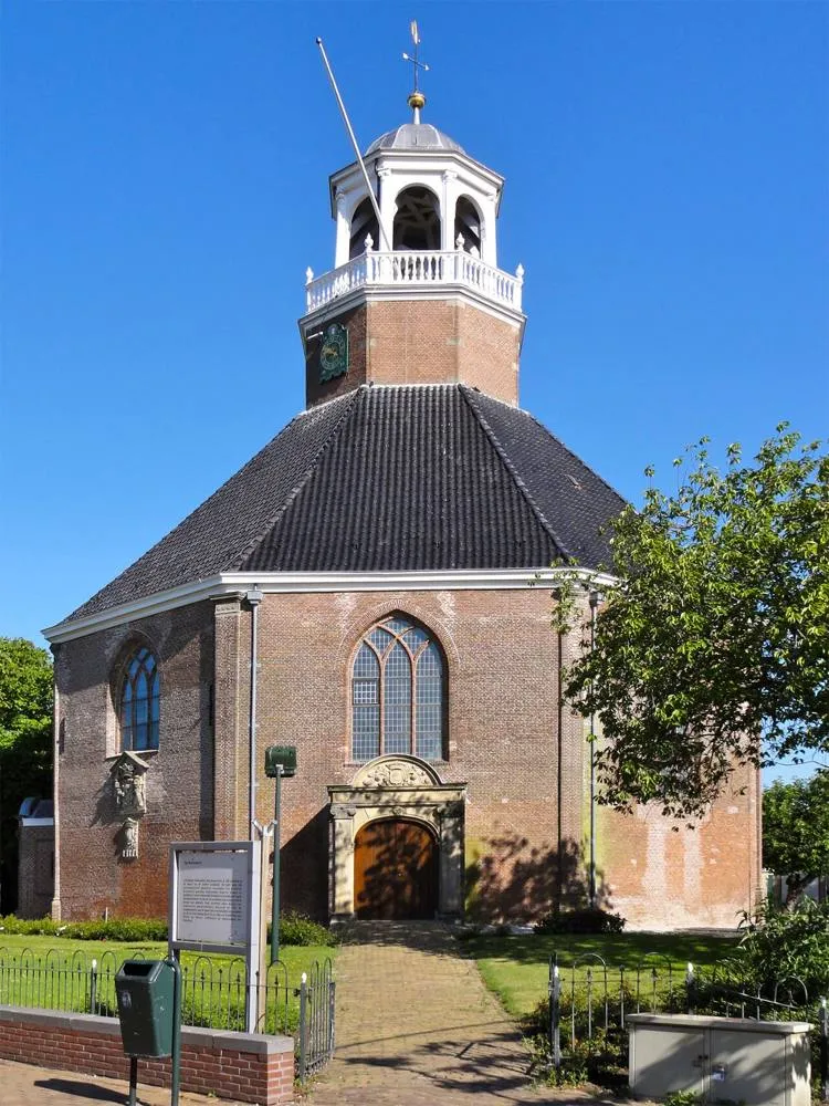 Sint Annaparochie: Van Harenskerk Sint-Annaparochie