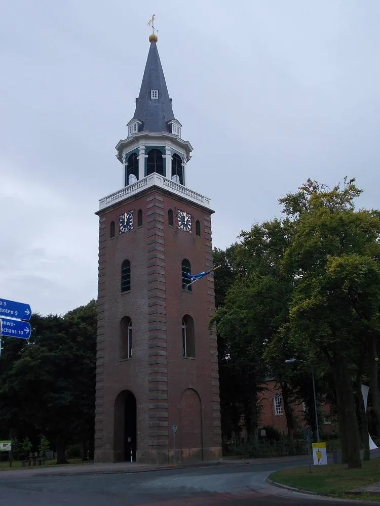 Finsterwolde: Hervormde kerk, vrijstaande klokkentoren Finsterwolde - 2