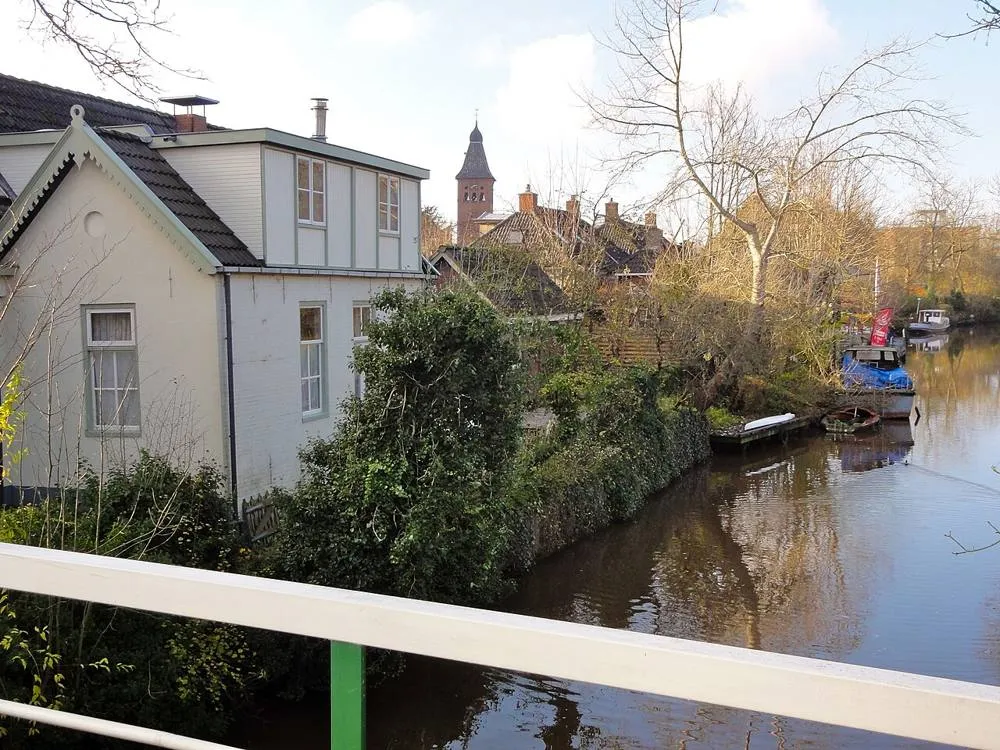 Wehe-den Hoorn: Zicht op Wehe-den Hoorn aan de Hoornsevaart